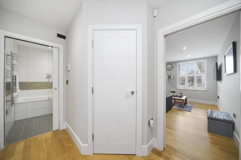 Appartement Flat 3 Bridge House à Staines-upon-Thames Extérieur photo
