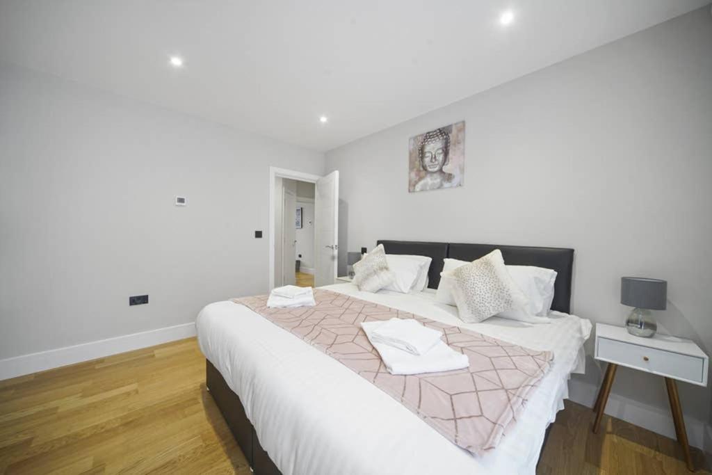 Appartement Flat 3 Bridge House à Staines-upon-Thames Extérieur photo