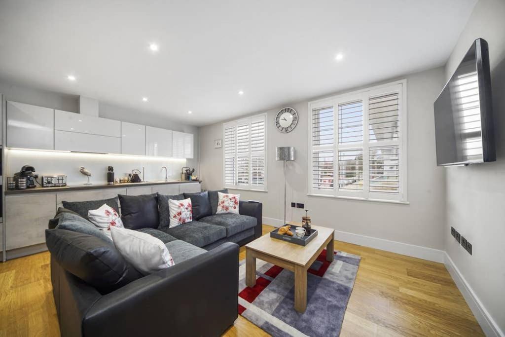 Appartement Flat 3 Bridge House à Staines-upon-Thames Extérieur photo