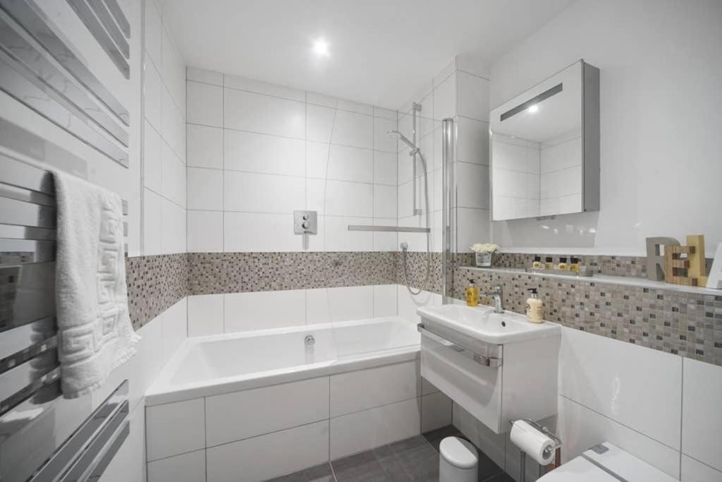 Appartement Flat 3 Bridge House à Staines-upon-Thames Extérieur photo