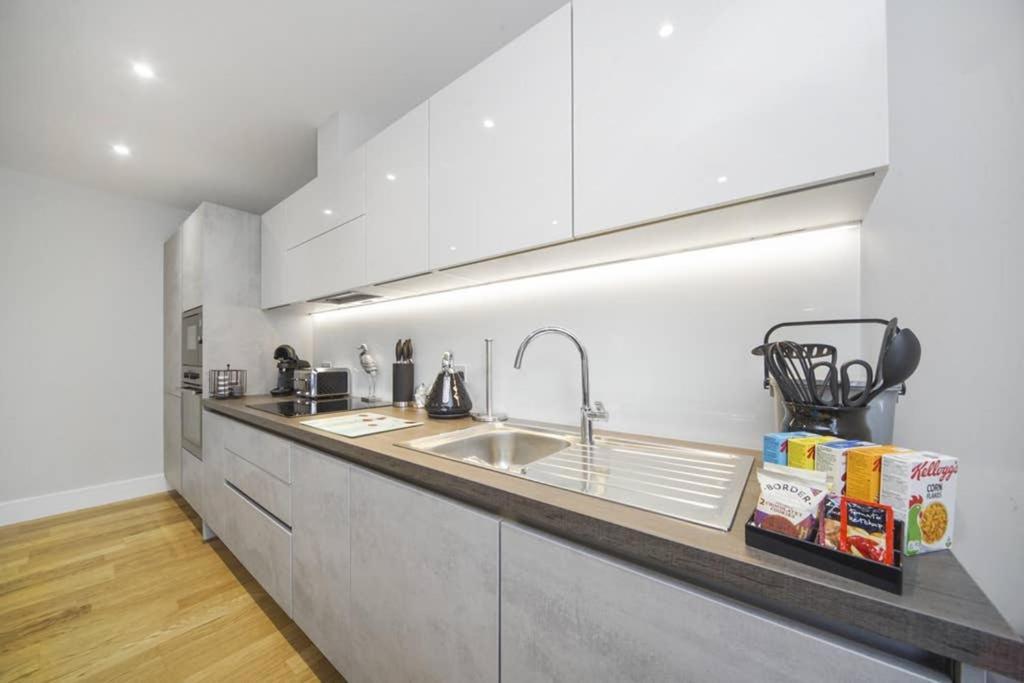 Appartement Flat 3 Bridge House à Staines-upon-Thames Extérieur photo