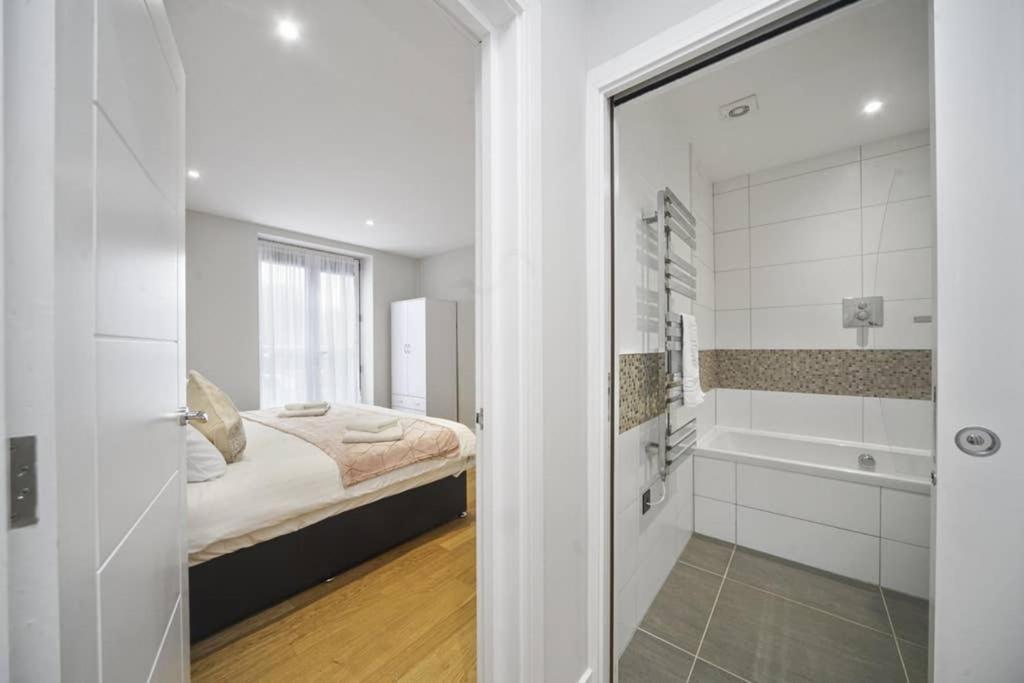 Appartement Flat 3 Bridge House à Staines-upon-Thames Extérieur photo
