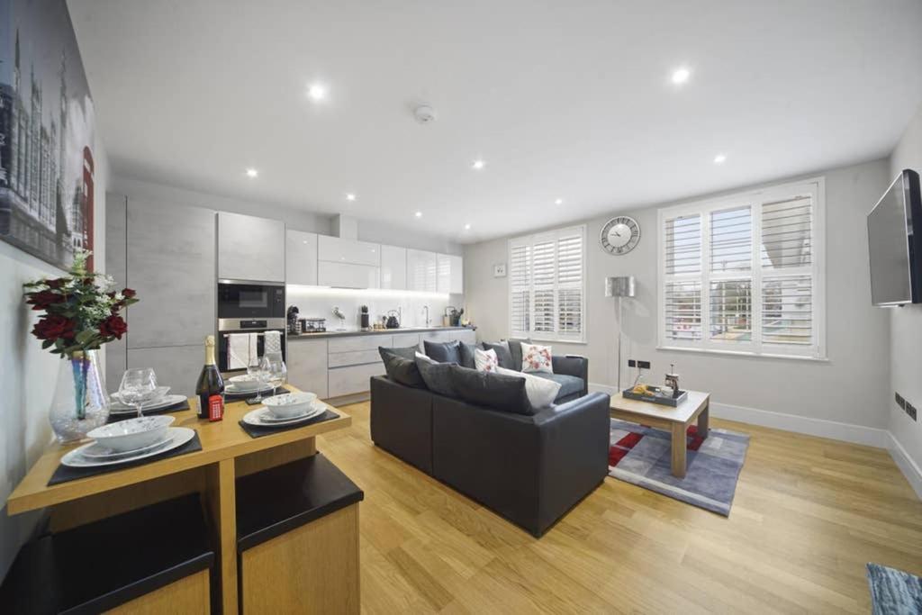Appartement Flat 3 Bridge House à Staines-upon-Thames Extérieur photo