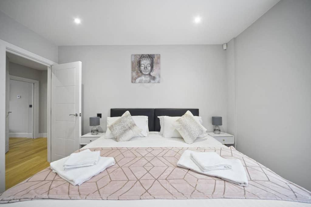 Appartement Flat 3 Bridge House à Staines-upon-Thames Extérieur photo